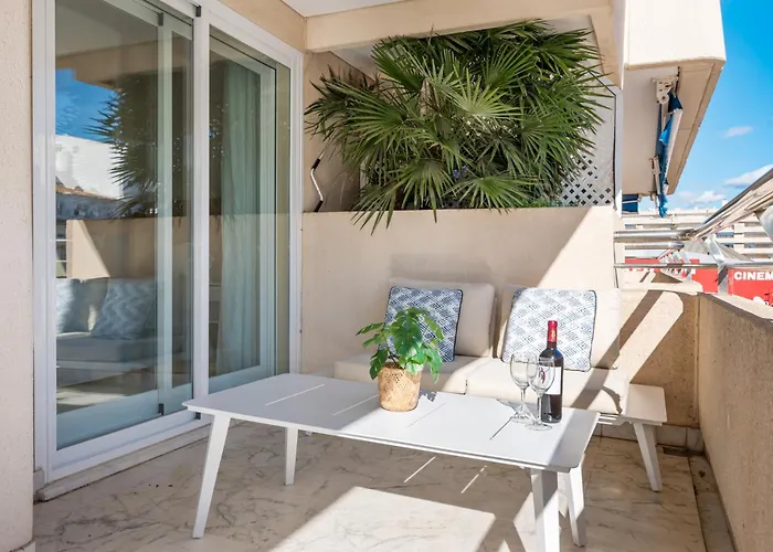 Puerto Banus (Marbella)6 Pax 3 BD 2 Bth.